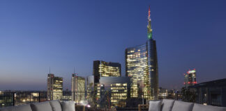 UE MilanoVerticale Milano rooftop nightview