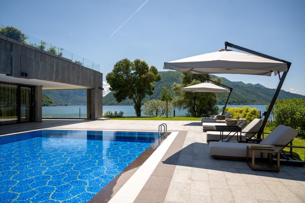 piscina esterna allo Swiss Diamond Boutique Hotel La Romantica